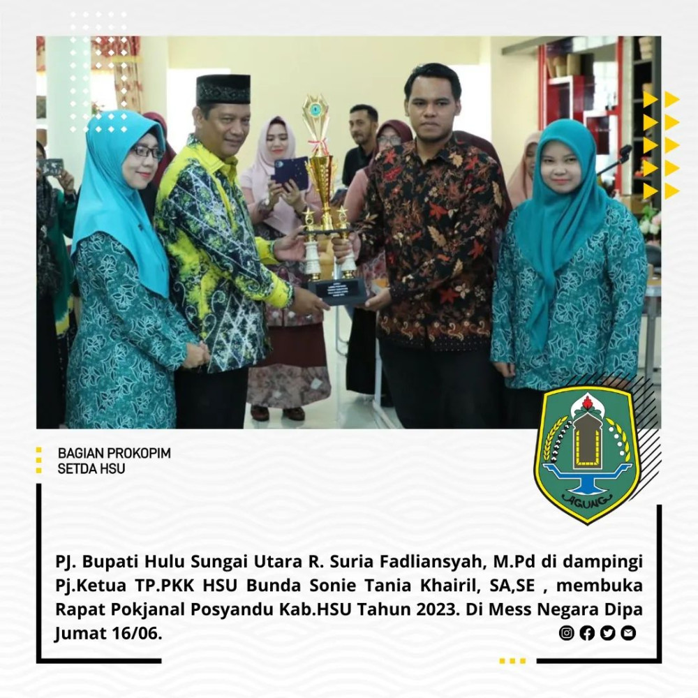 Penyerahan Tropy dan Piagam Juara Lomba Posyandu