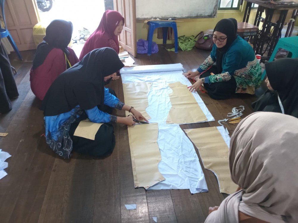 PELATIHAN Menjahit