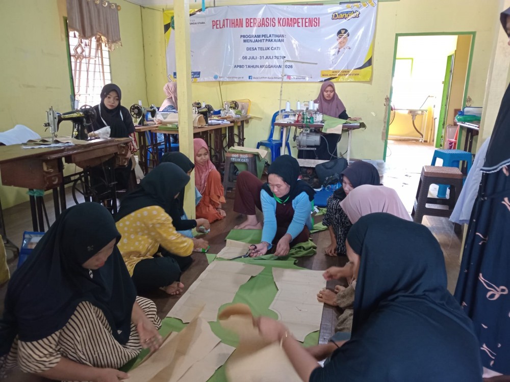PELATIHAN Menjahit